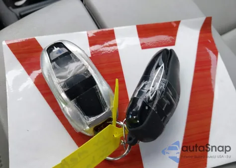 2016 Tesla Model S 60/70/75/85 из США, поврежденный, VIN 5YJSA1E13GF176212